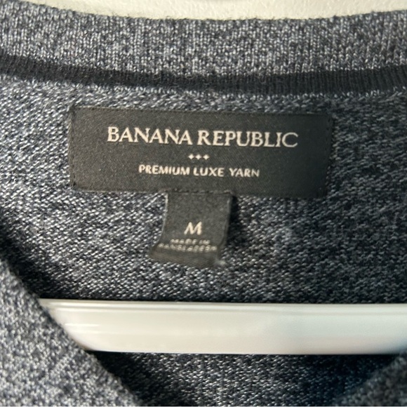 Banana Republic Premium Luxe Yarn Silk Cashmere Sweater Grey V-Neck medium - Picture 3 of 9
